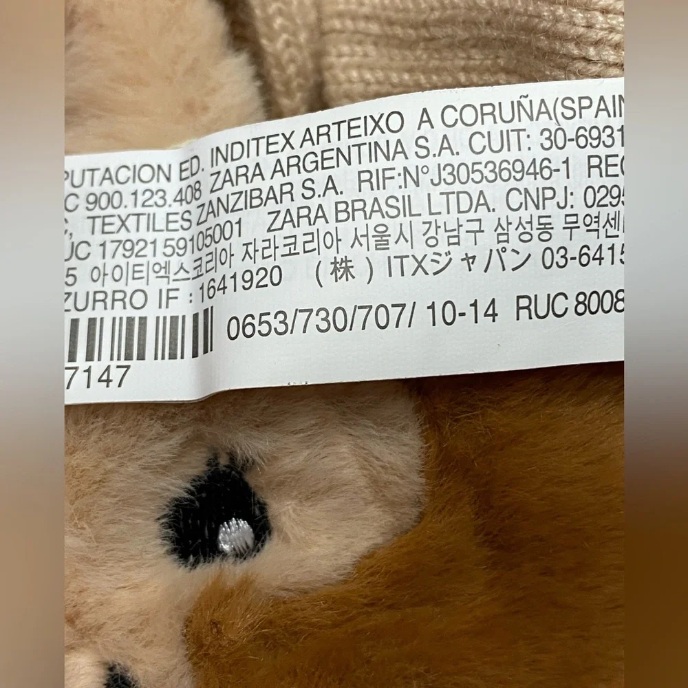 NWOT. Zara Kids Cream/Brown Knitted Mittens with Decorative Faux Fur Details.